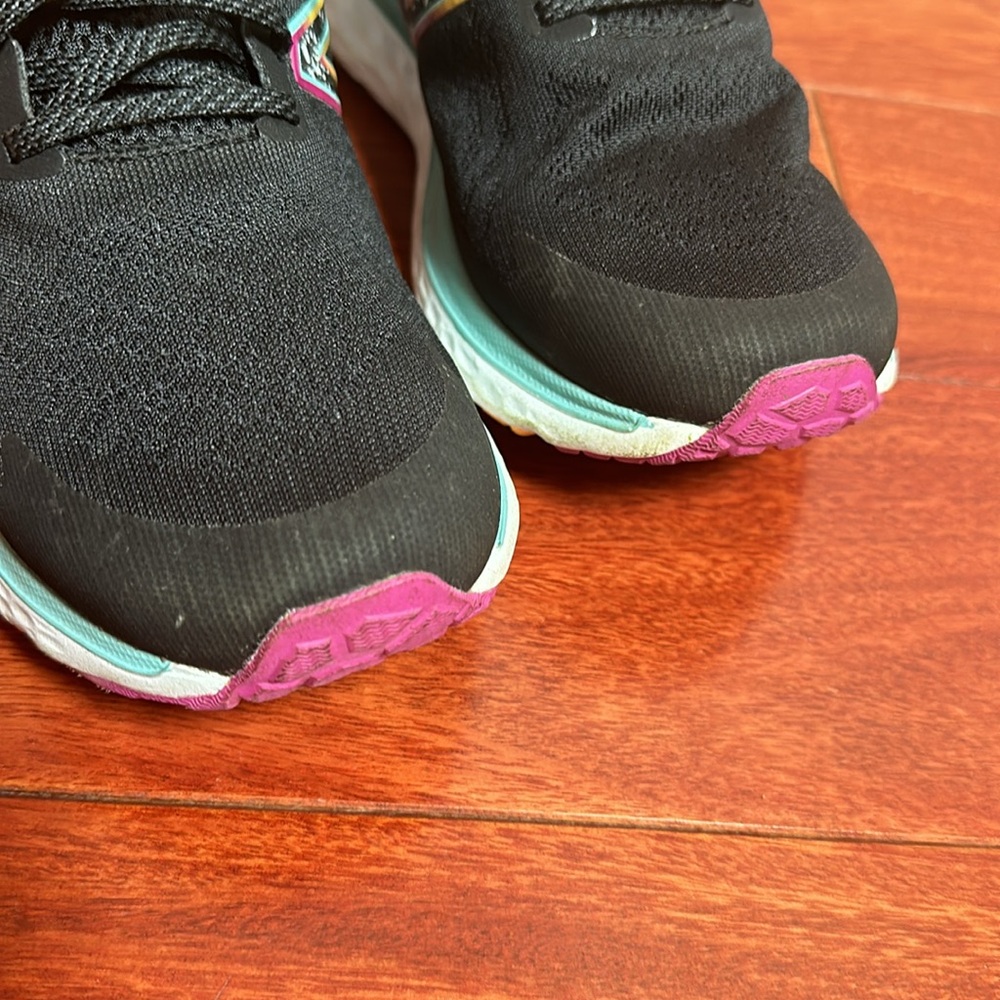 Like new. new balance running shoes. - Picture 2 of 5